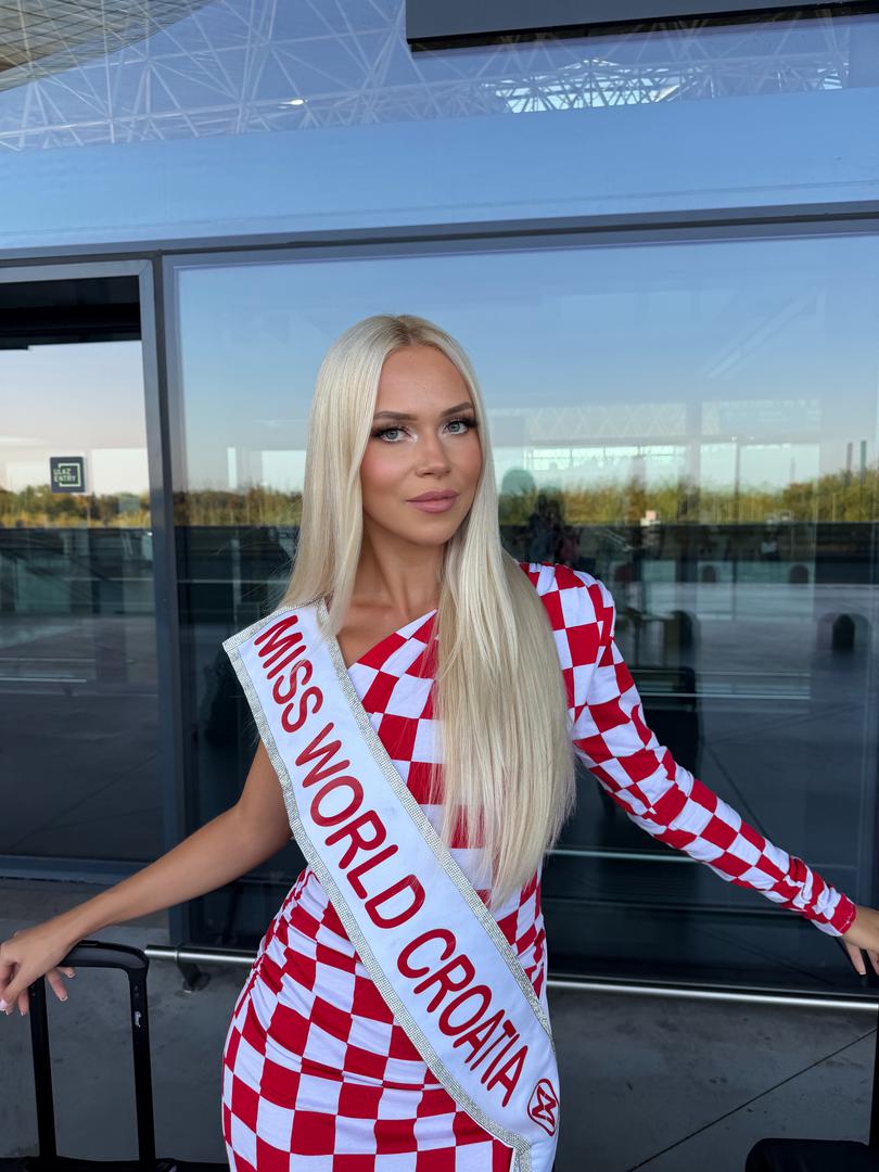 Plasman projekta „Blue Planet: A Purpose for Life“ među TOP 6 Europe u Beauty With a Purpose kategoriji predstavlja jedan od najvažnijih trenutaka dosadašnjeg Eminog nastupa na 73. Miss Svijeta. Ema Helena Vičar sada u Vijetnamu nastavlja posljednje dane svog putovanja uoči velikog finala Miss Svijeta 5. rujna u Nha Trangu. U Vijetnam sutra putuje i Direkcija Miss Hrvatske; Iva Loparić Kontek i Ivana Delač kako bi našoj Emi bile podrška na glamuroznom finalu. 