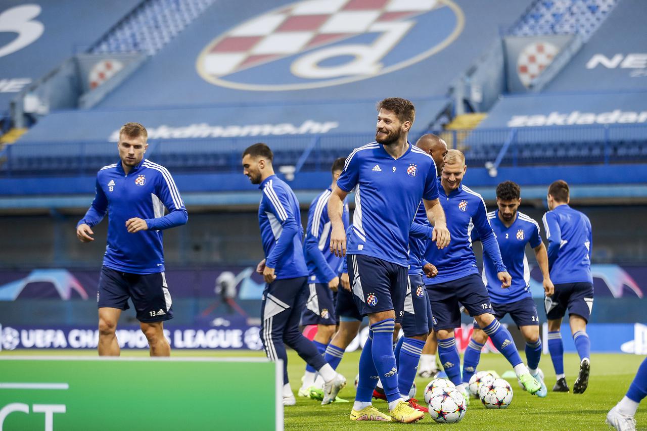 Zagreb: Nogometaši Dinama odradili su večernji trening
