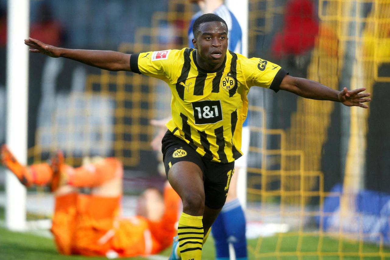 Bundesliga - Borussia Dortmund v Schalke 04