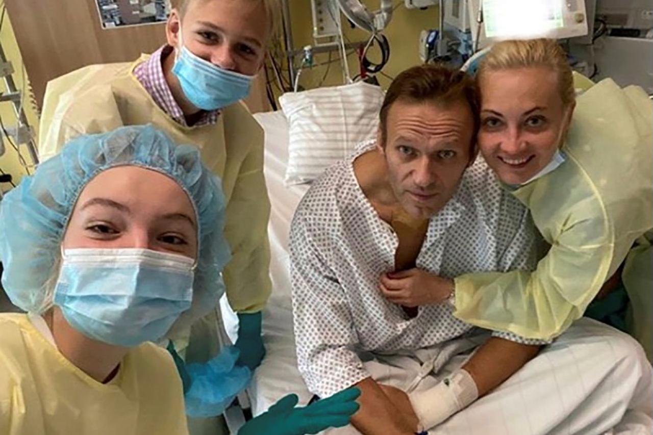 Russian opposition politician Alexei Navalny and his family members pose for a picture at Charite hospital in Berlin