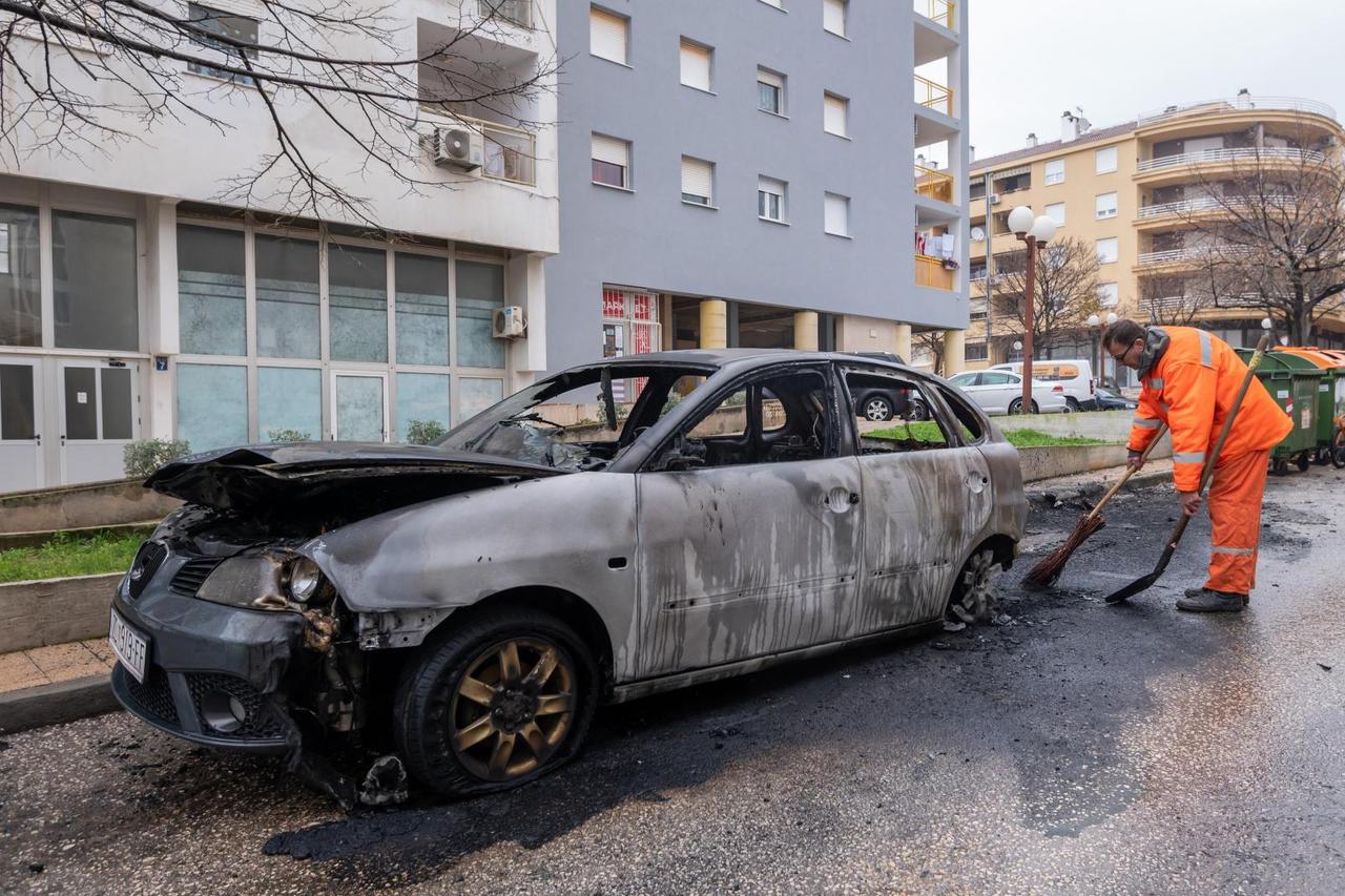 Zadar: Vatra zapaljenog otpada proširila se na automobile