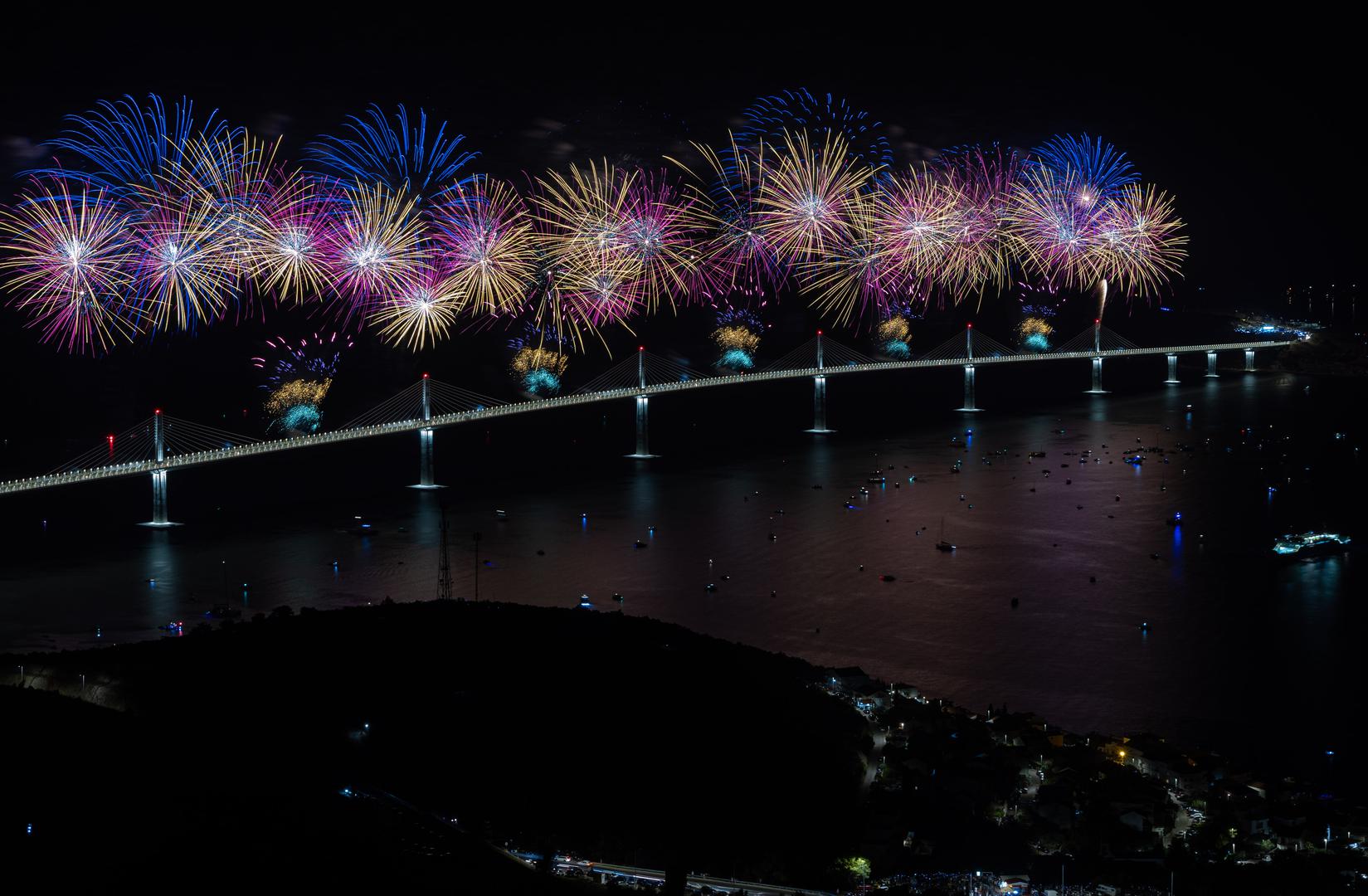 26.07.2022., Komarna - Sluzbeno otvorenje Peljeskog mosta.  Vatromet.  Photo: Denis Kapetanovic/PIXSELL