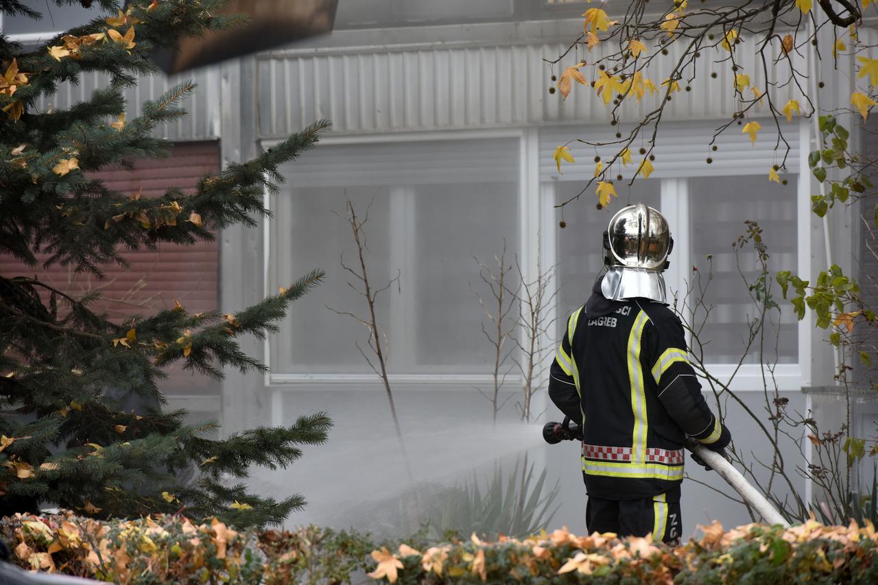 Zagreb: U ranojutarnjim satima izgorio stan u Zapruđu