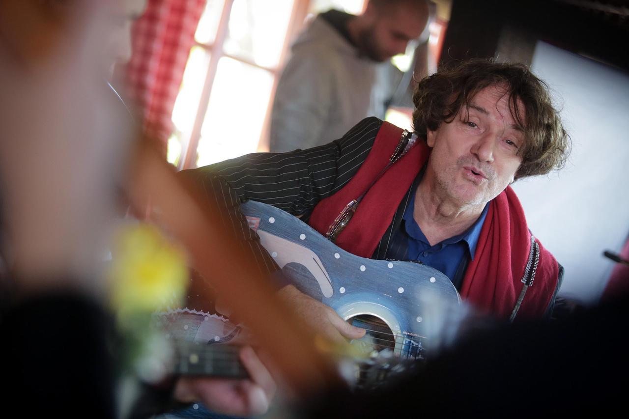 03.11.2015., Cabraji, Krizevci - Goran Bregovic u obilasku sv. Petra  Cvrstec, sela njegova oca. Photo: Grgur Zucko/PIXSELL