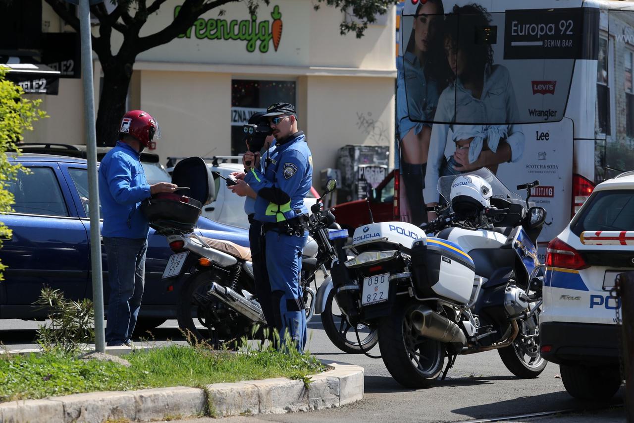 Policija mjeri brzinu vožnje