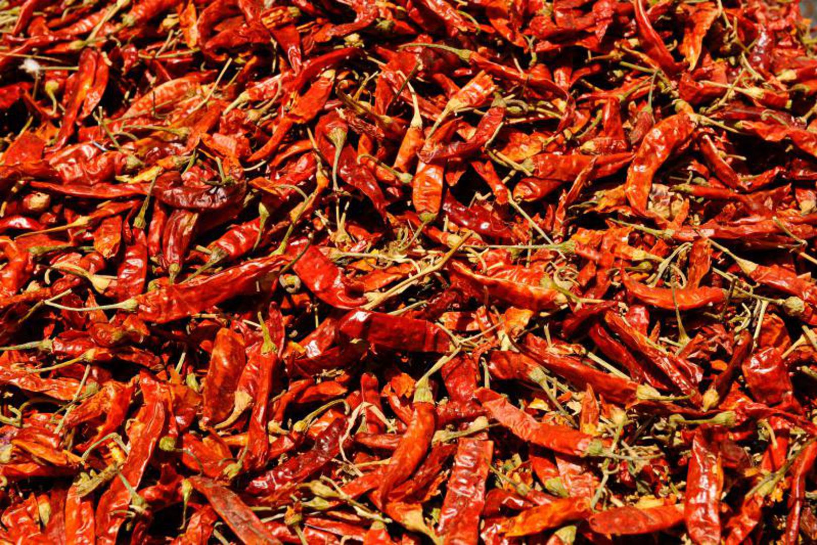 Postoji mala mogućnost da se čili papričice zapale, ali sigurno će gorjeti vaše oči kad otvorite mikrovalnu