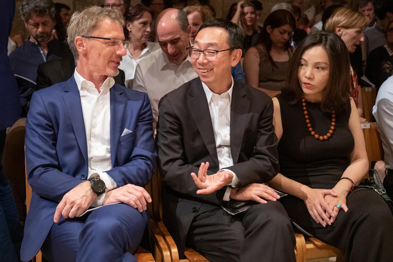 Koncert Zagrebačkih solista i Martine Filjak na Dubrovačkim ljetnim igrama posjetili su Boris Vujčić i Tao Zhang