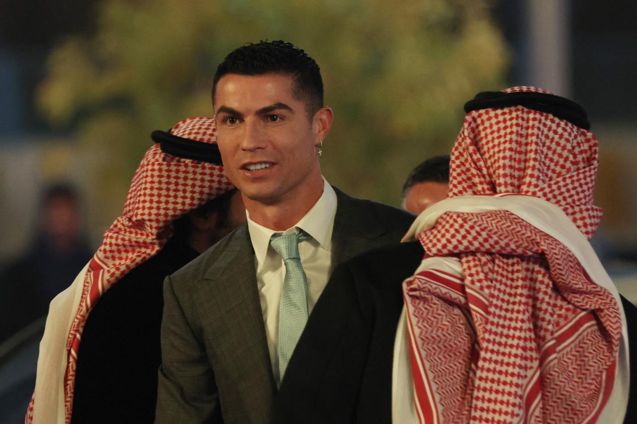 Al Nassr unveil new signing Cristiano Ronaldo