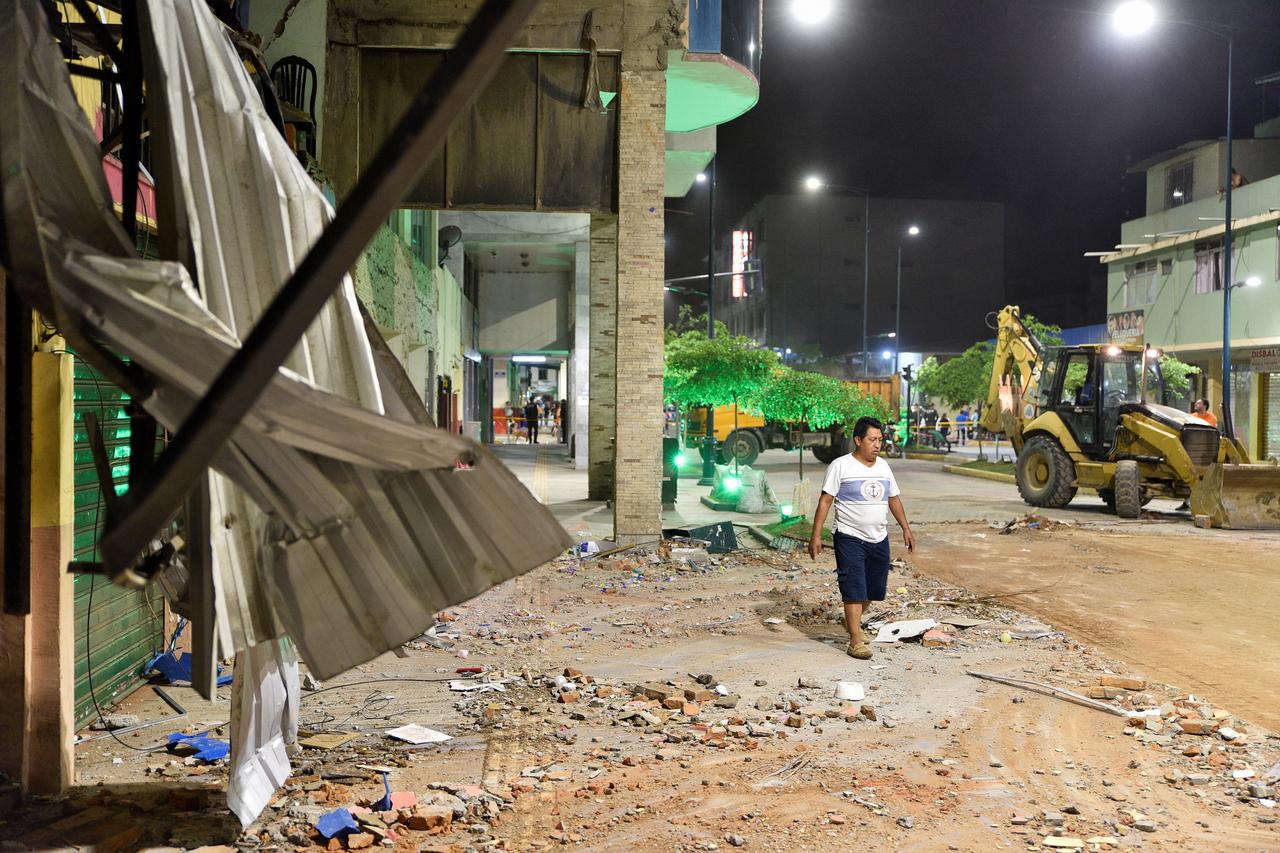 Aftermath of an earthquake in Machala