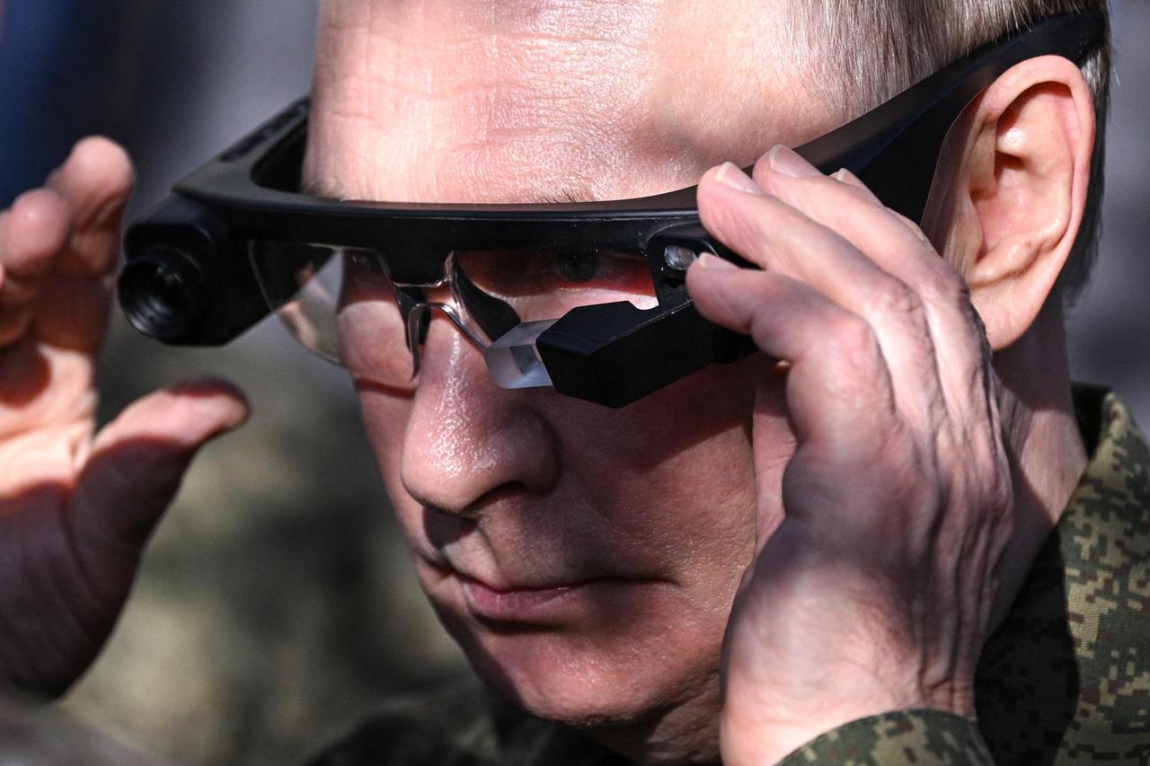 Russian President Putin observes Zapad-2025 military exercises in Nizhny Novgorod region