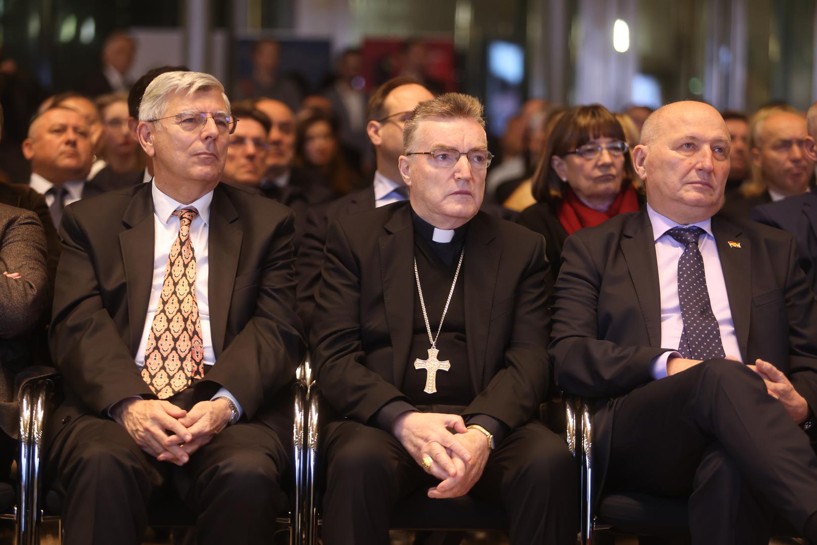 16.01.2023., Zagreb - U Nacionalnoj i sveucilisnoj knjiznici odrzana je promocija 2. dopunjenog izdanja knjige "Diplomatska oluja" Mate Granica. Zeljko Reiner, kardinal Josip Bozanic, predsjednik Ustavnog suda Miroslav Separovic Photo: Boris Scitar/Vecernji list/PIXSELL