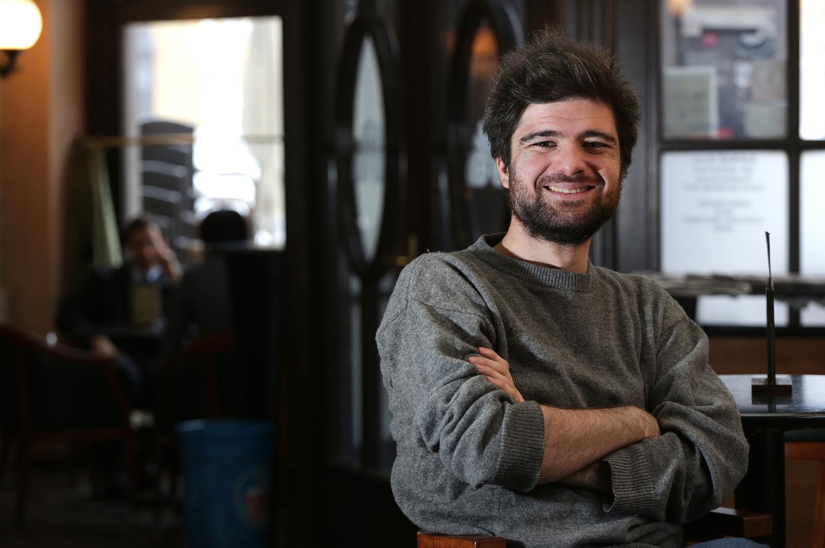 Serija "Zabranjena ljubav" je krenula s emitiranjem 25. listopada, 2004. godine, a snimilo se četiri sezone s ukupno 805 epizoda.