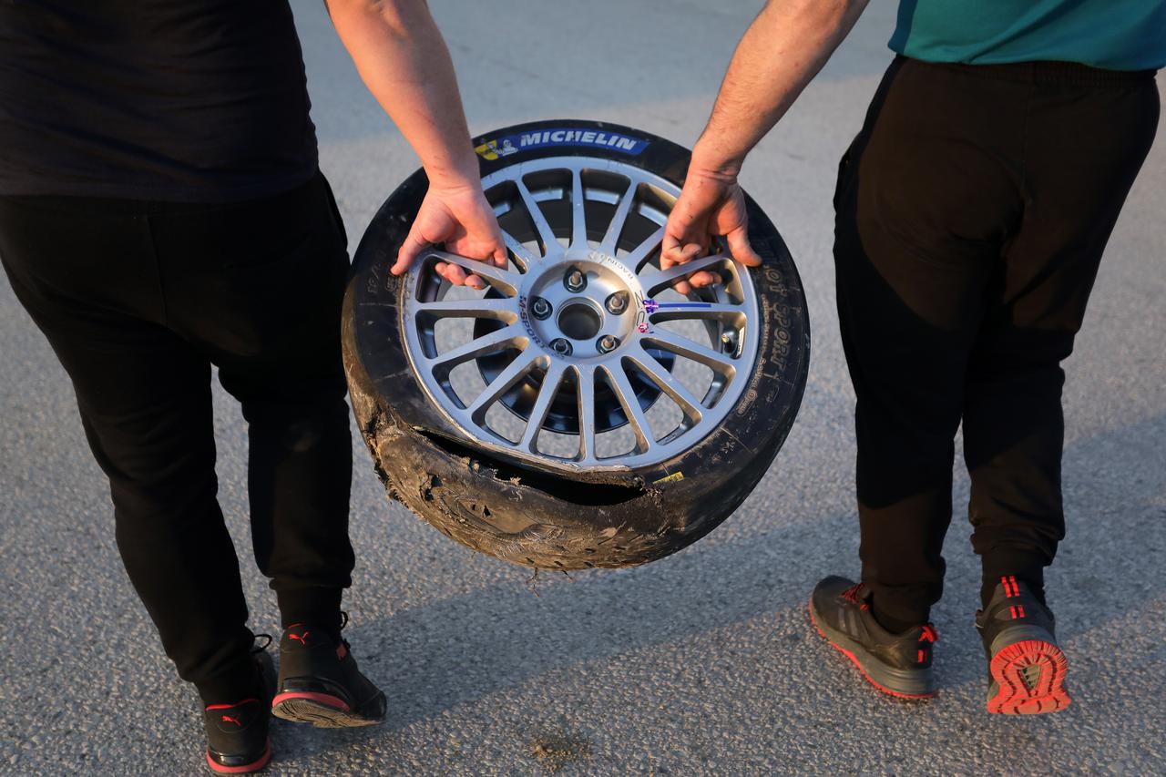 Ivanić Grad: Snimali WRC Croatia Rally 2021. kad je za vrijeme utrke jednom autu otpao kotač