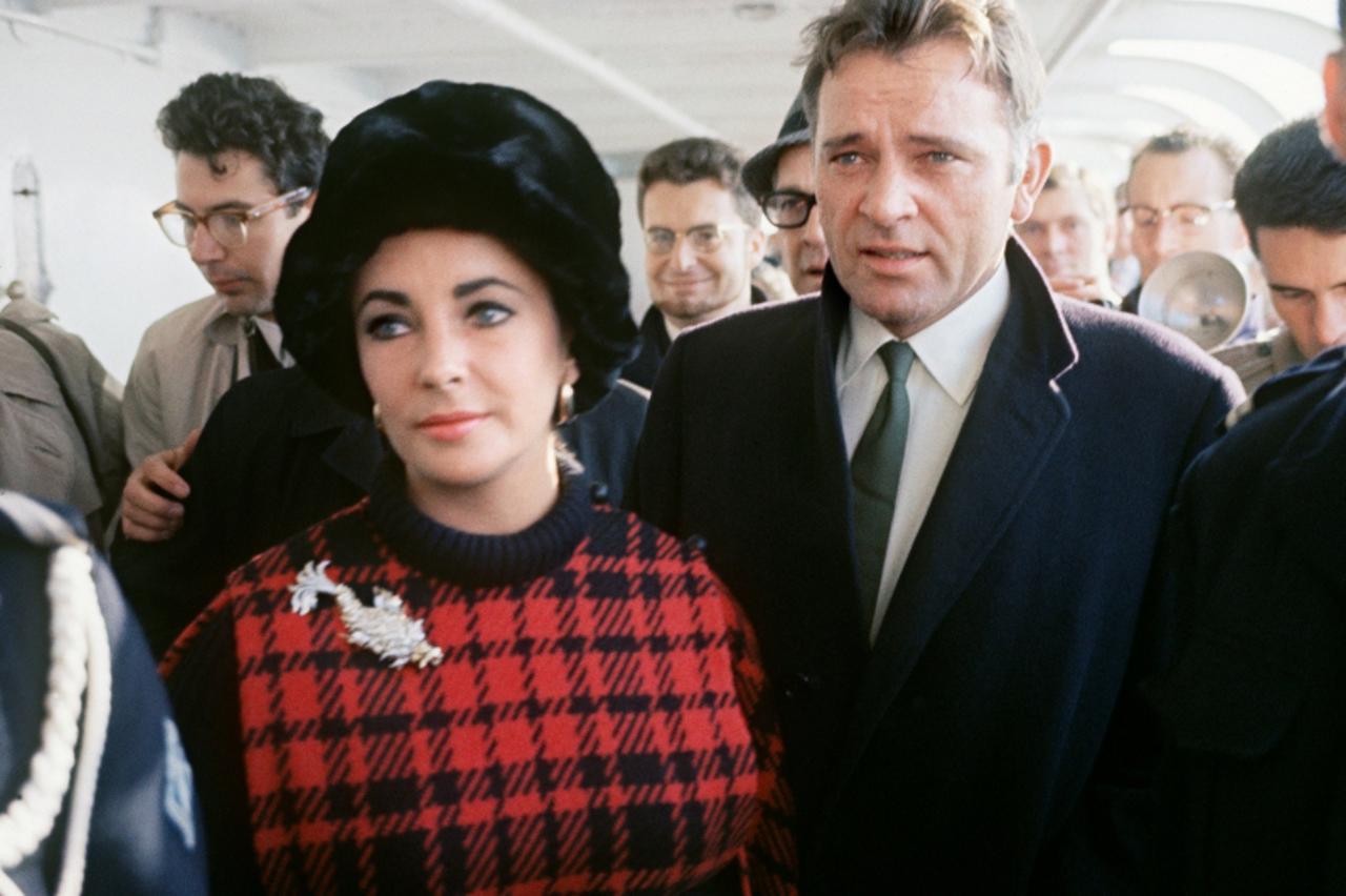 '(FILES) This May 1969 file photo shows actor Richard Burton and his wife British-born US actress Elizabeth Taylor in Paris. Hollywood actress Elizabeth Taylor, famed for her striking blue eyes and ei