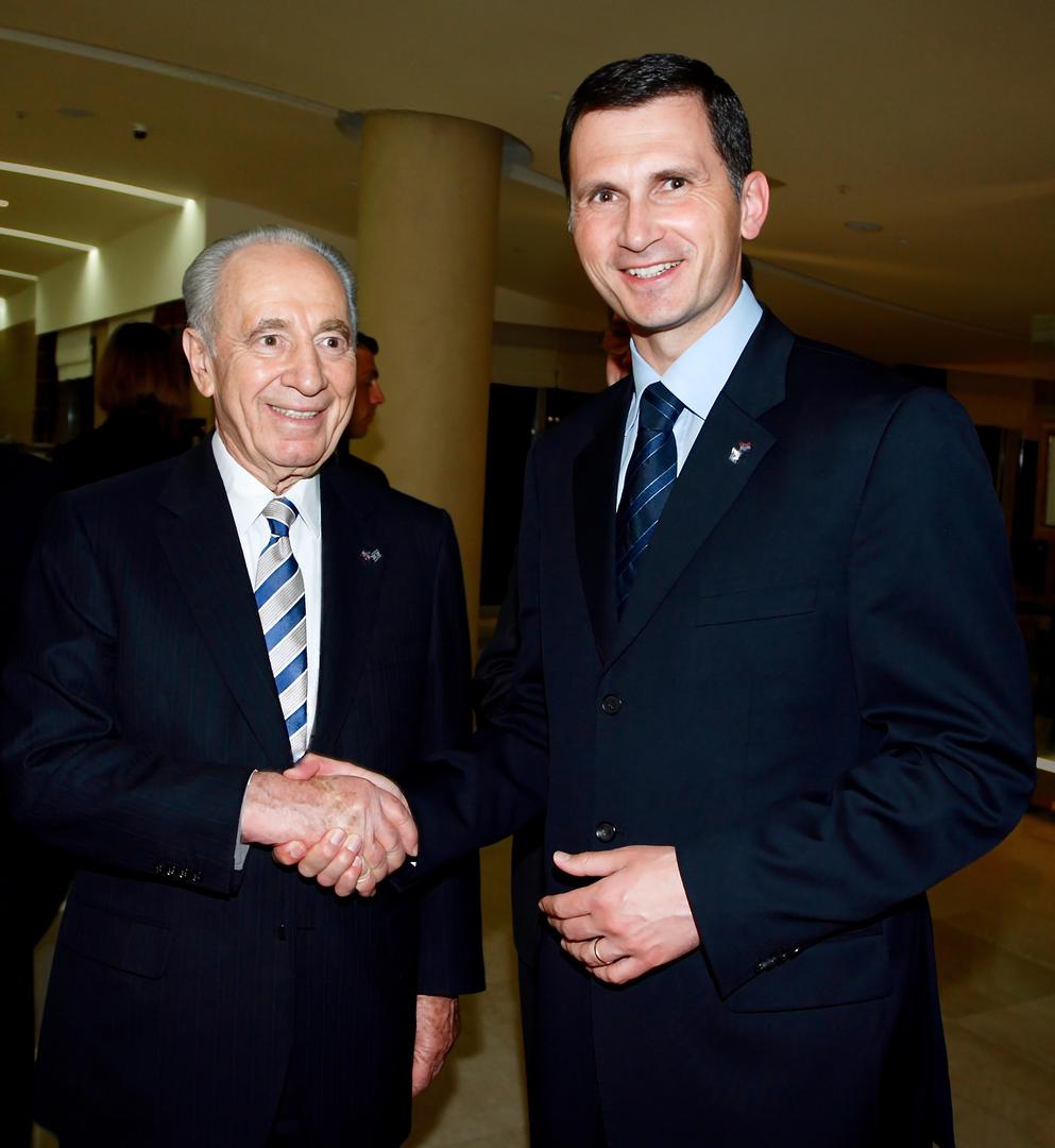 S prijateljem i mentorom nobelovcem i bivšim predsjednikom Izraela Shimonom Peresom