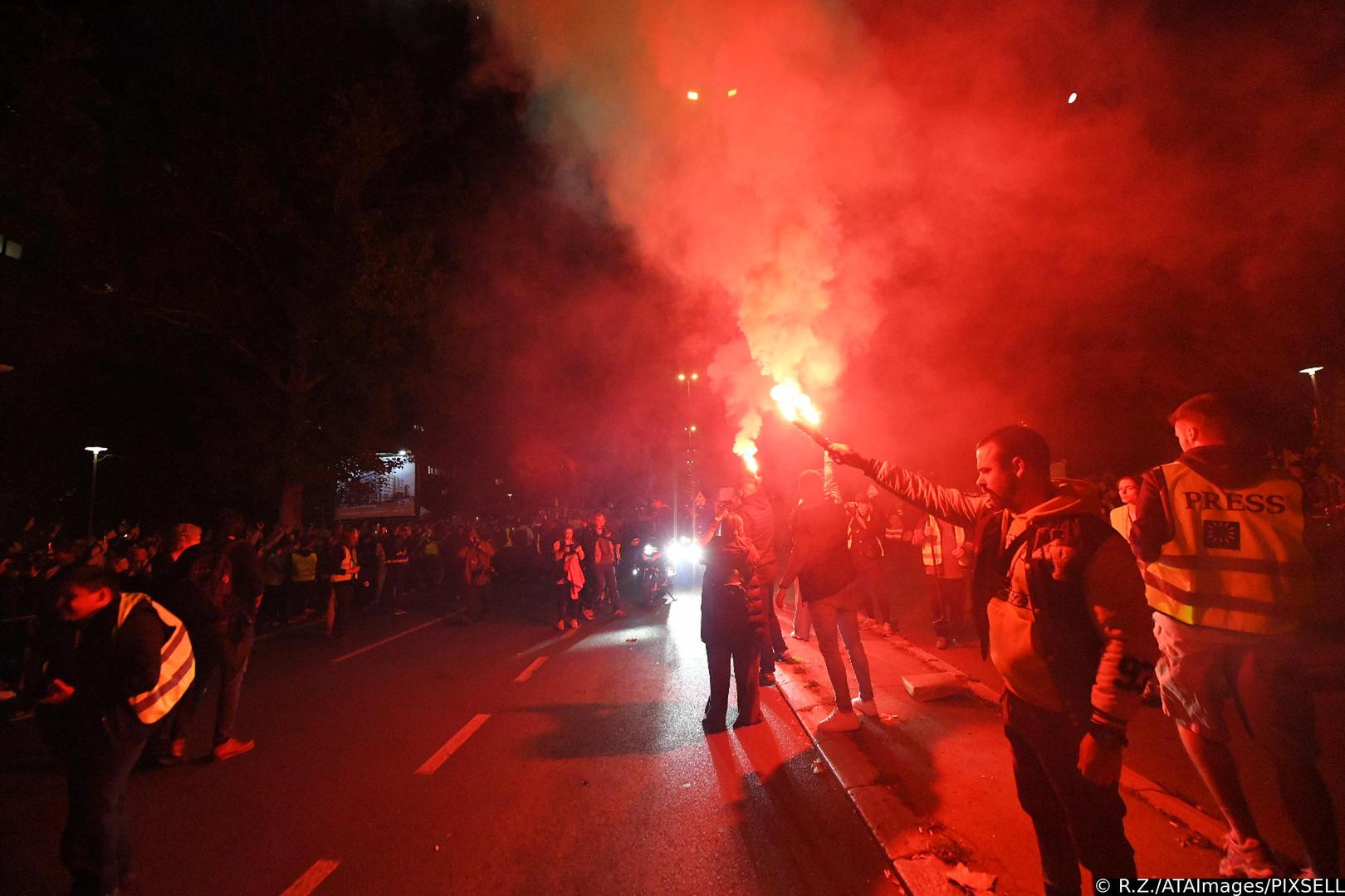 31, October, 2025, Novi Sad - A large number of citizens stand along the roadway on Bulevar Oslobodjenja in Novi Sad, welcoming students, pedestrians and cyclists who are coming to Novi Sad. Photo: R.Z./ATAImages 

31, oktobar 2025, Novi Sad - Veliki broj gradjana stoji uz kolovoz na Bulevaru oslobodjenja u Novom Sadu, docekujuci studente pesake i biciklste koji dolaze u Novi Sad. Photo: R.Z./ATAImages Photo: R.Z./ATAImages/PIXSELL