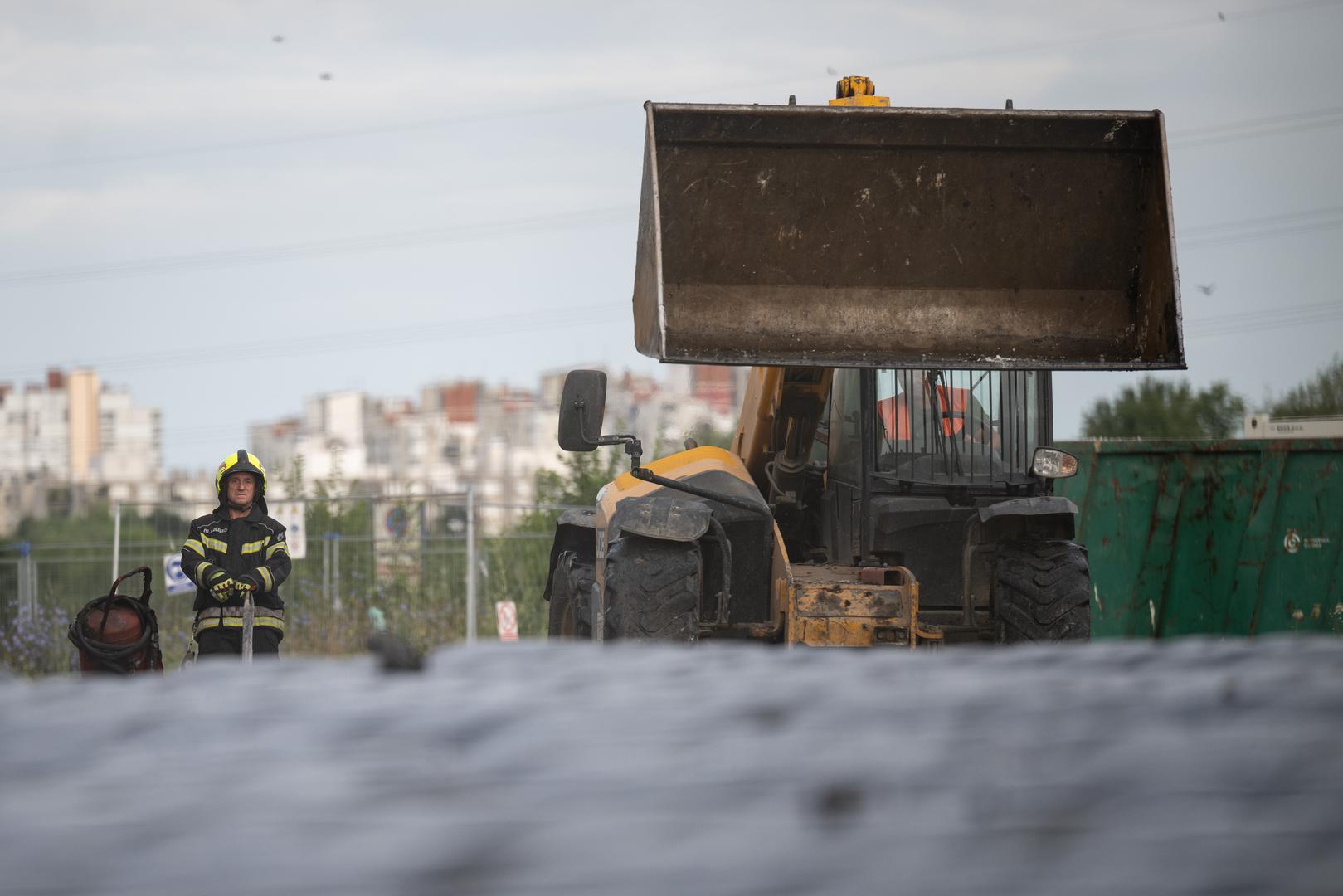 27.06.2024., Zagreb - Na oslagalistu otpada Jakusevec nocas je izbio pozar glomaznog otpada na prostoru Servisno operativnog centra.   Photo: Davor Puklavec/PIXSELL