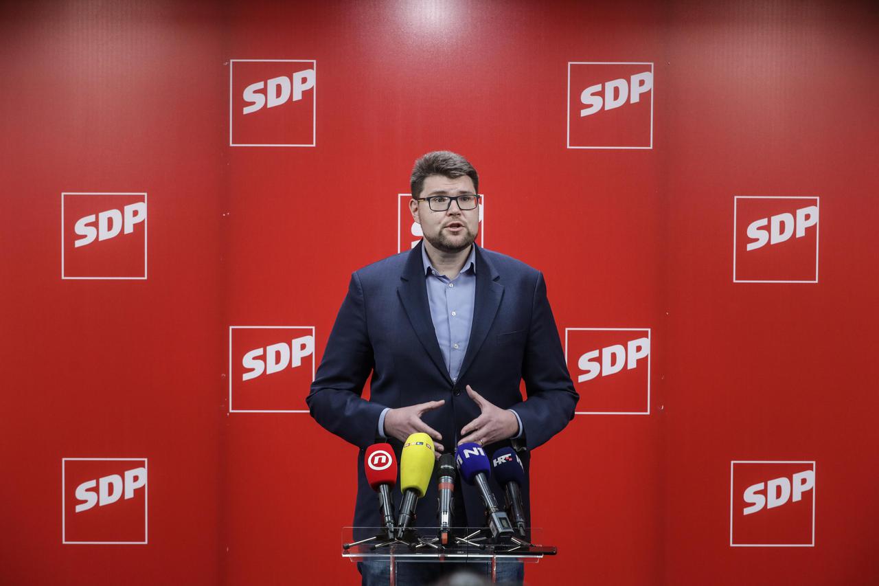 Zagreb: Peđa Grbin održao konferenciju za medije