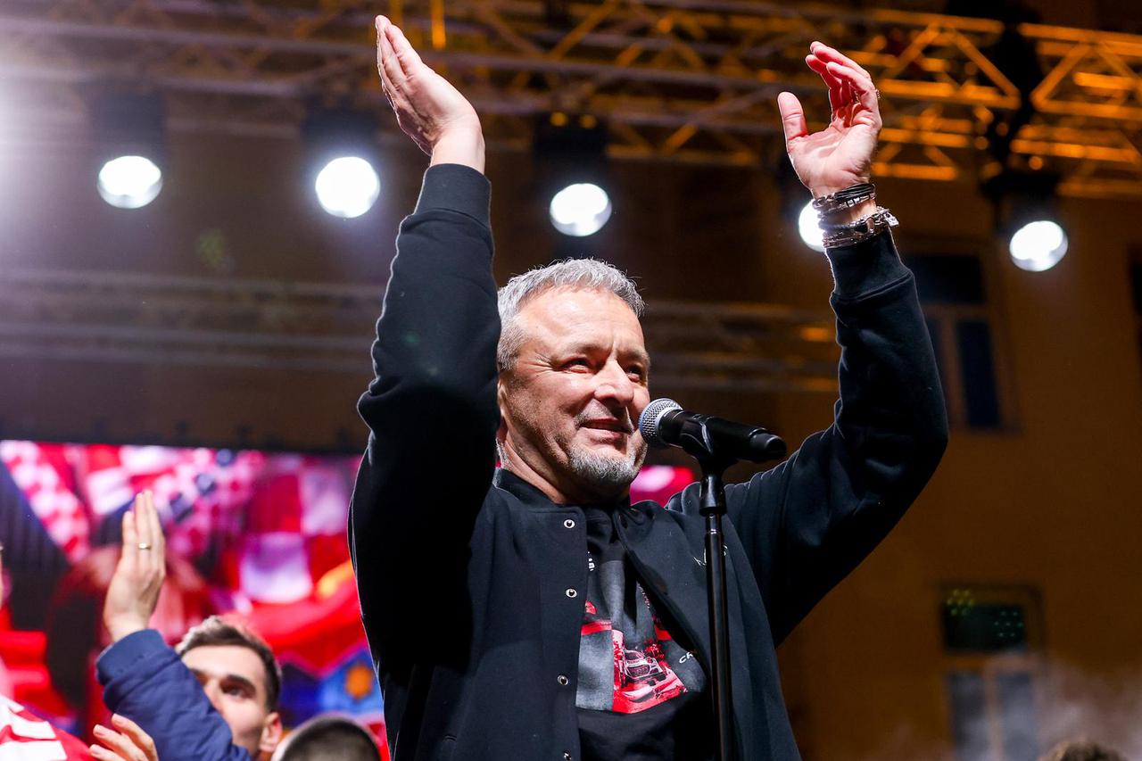 Zagreb: Thompson i brončani rukometaši zapjevali na glavnom gradskom Trgu