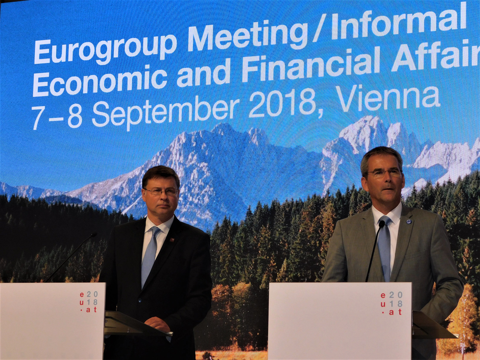 Potpredsjednik EK Dombrovskis (lijevo) i austrijski ministar Löger
