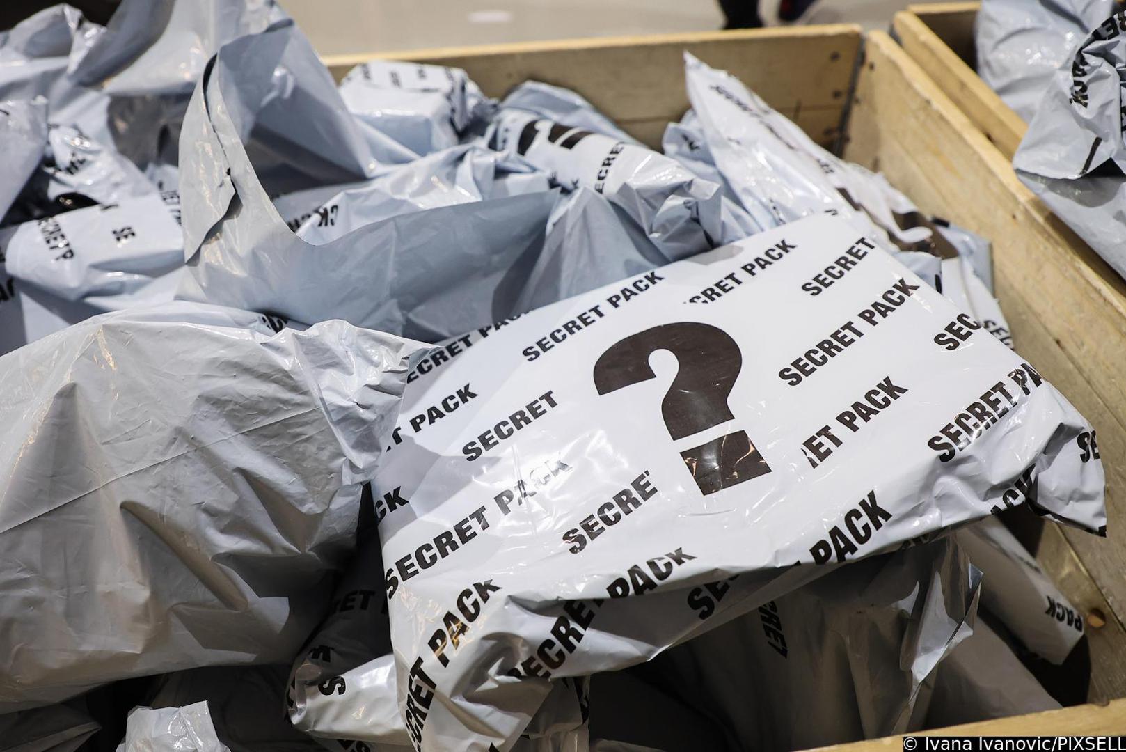 Fenomen 'misterioznih paketa' koji je nedavno zahvatio Zagreb, a potom i Split, izazvao je pravu pomamu među građanima. 