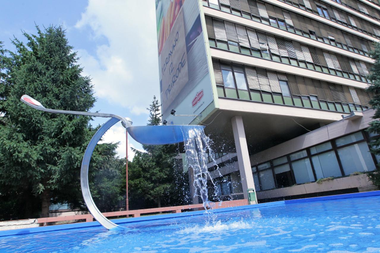 '01.08.2011., Koprivnica - Zlica ispred Podravkine poslovne sedmerokatnice uskoro ide u obnovu - uz nju ce biti postavljen spomenik izumiteljici Vegete Zlati Bartl. Photo: Marijan Susenj/PIXSELL'