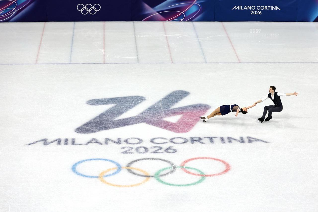 Figure Skating - Team Event - Pair Skating - Short Program