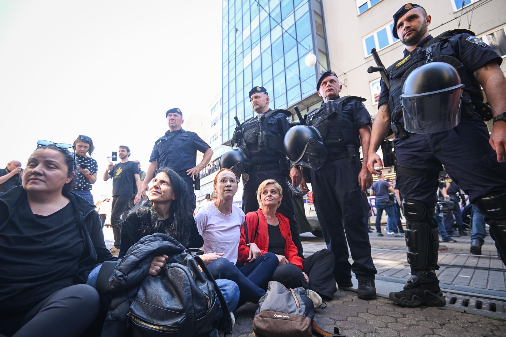 Deveta zagrebačka povorka "Hoda za život, obitelj i Hrvatsku" pod geslom "Glas rođenih za život nerođenih", završila je u subotu na Zrinjevcu uz poruku organizatora o potrebi zaštite života od začeća do prirodne smrti.