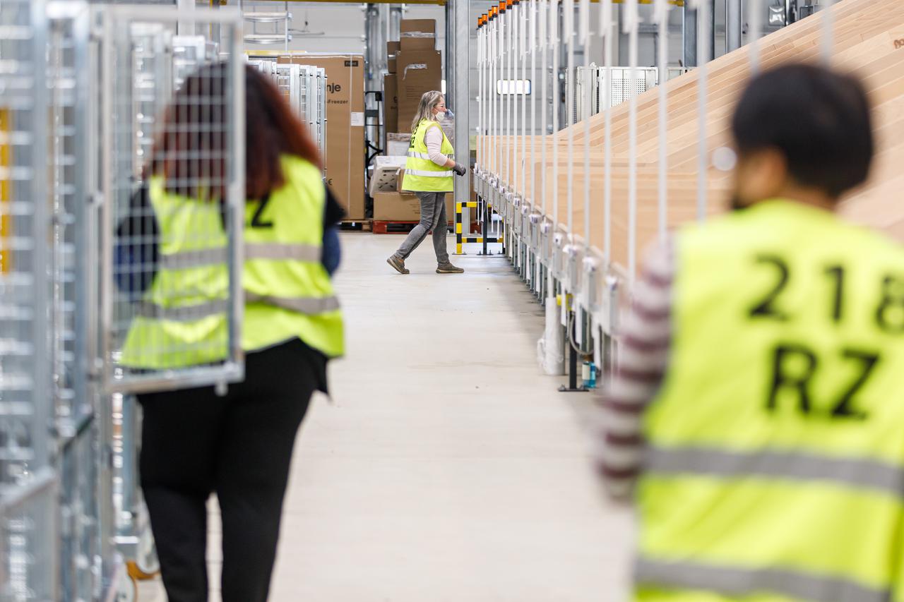 Velika Gorica: Najzaposleniji u doba blagdana su radnici u Sortirnom centru Hrvatske pošte