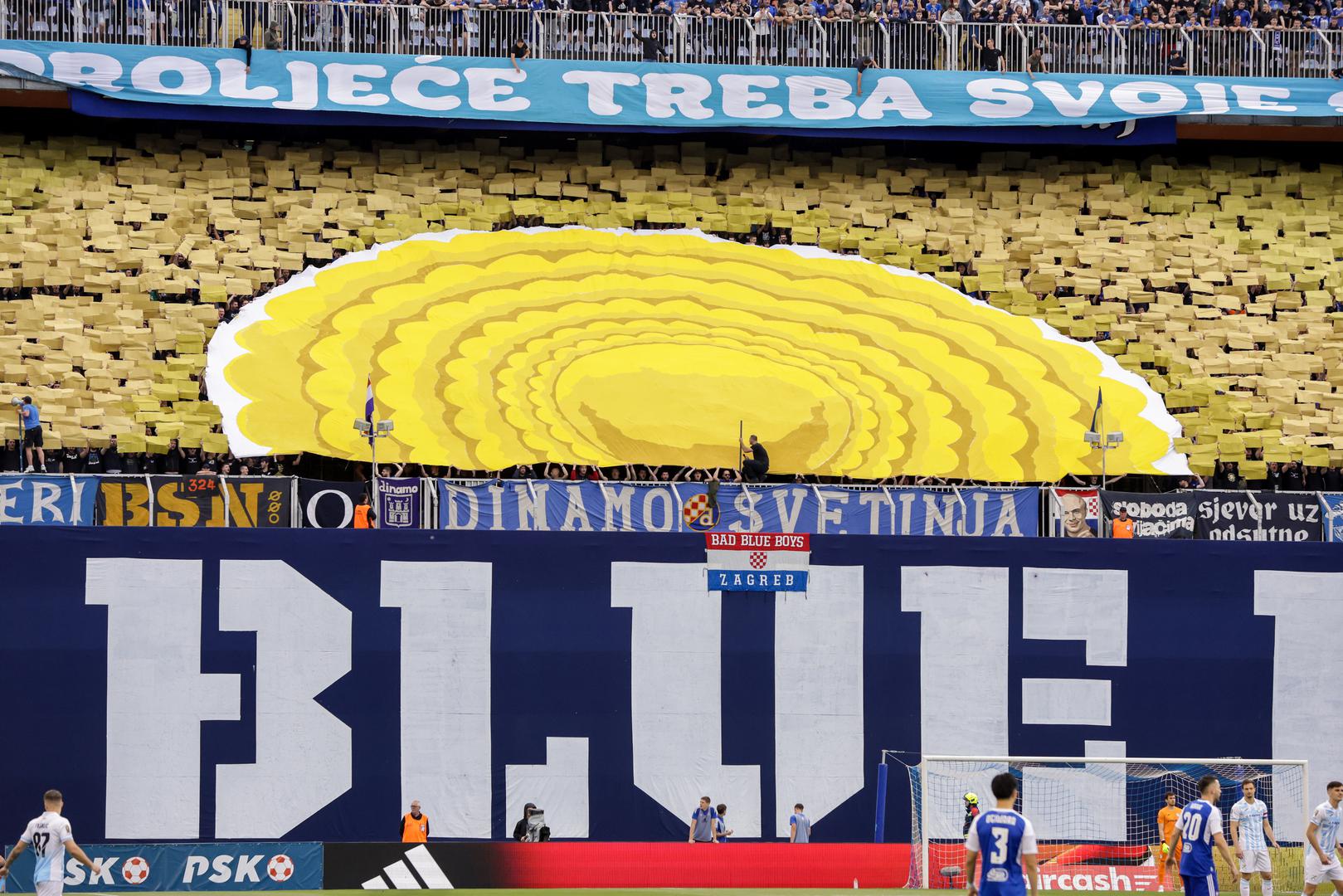 Na samom početku utakmice Bad Blue Boysi su na sjevernoj tribini digli transparent koji oslikava pehar namijenjen pobjedniku Kupa uz poruku: Svako proljeće treba svoje sunce