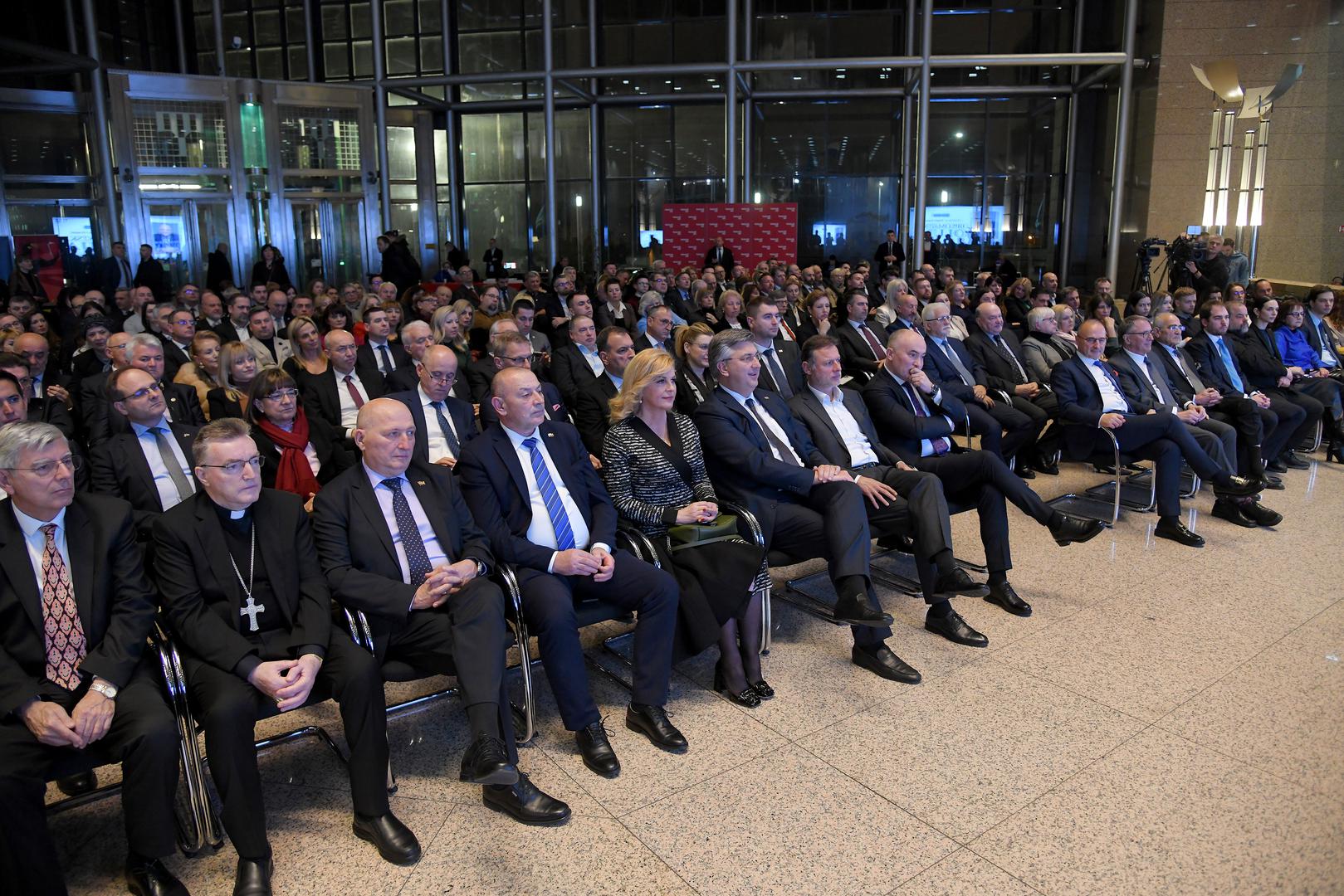 16.01.2023., Zagreb - U Nacionalnoj i sveucilisnoj knjiznici odrzana je promocija 2. dopunjenog izdanja knjige "Diplomatska oluja" Mate Granica. Zeljko Reiner, kardinal Josip Bozanic, predsjednik Ustavnog suda Miroslav Separovic, potpredsjednik Vlade i ministar branitelja Tomo Medved, Kolinda Grabar Kitarovic, predsjednik Vlade Andrej Plenkovic, predsjednik Sabora Gordan Jandrokovic, predstavnik Styria Media Grupe u Hrvatskoj Ivan Tolj Photo: Josip Regovic/PIXSELL