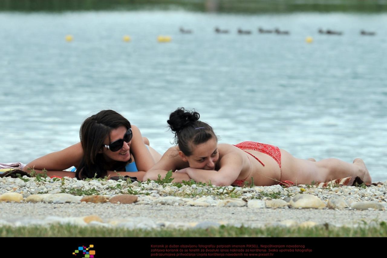 '02.01.2011., Aquacity, Varazdin -  Gradjani su subotu iskotistili za zabavu sport i rekreaciju Photo: Marko Jurinec/PIXSELL'