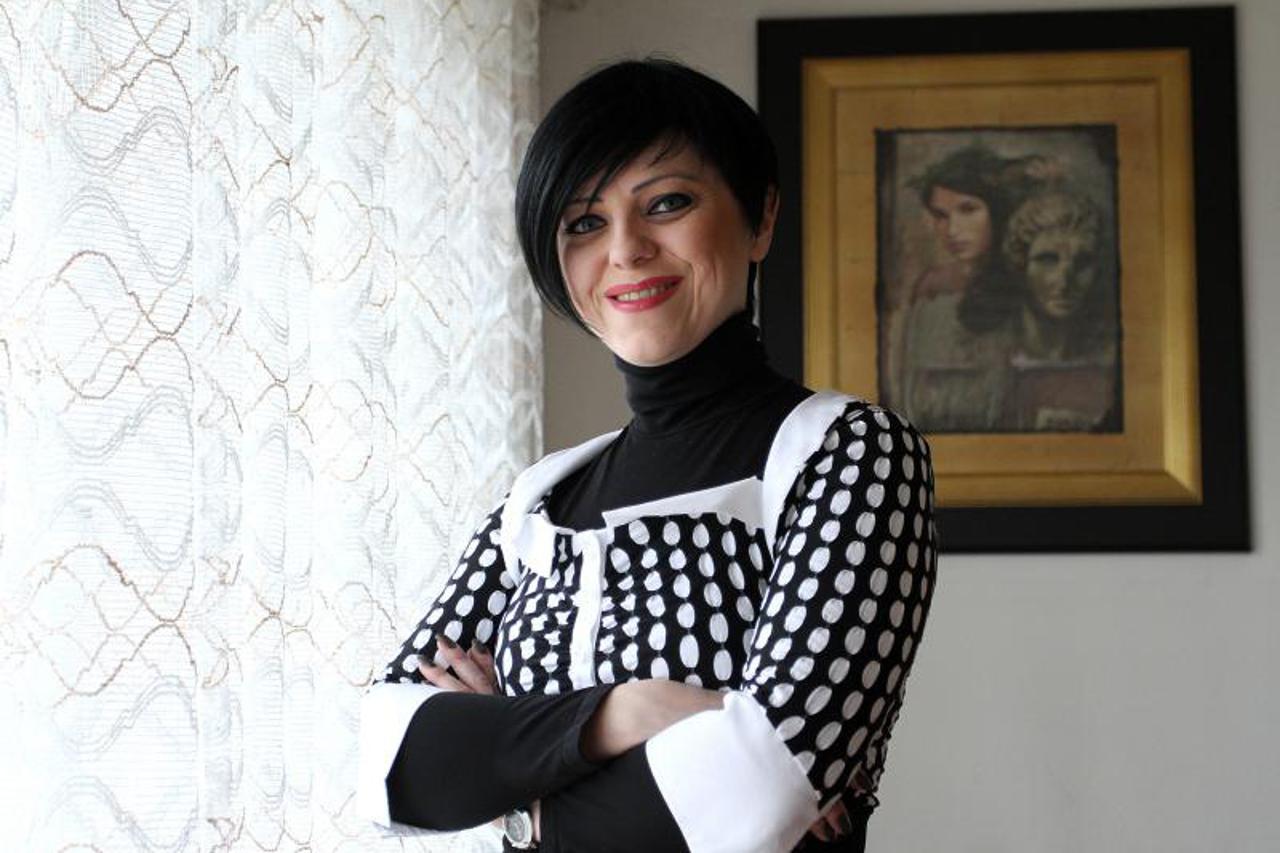 mirela holy