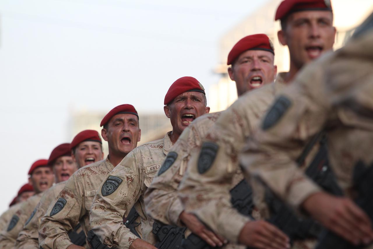 04.08.2015., Zagreb - Povodom obiljezavanja Dana domovinske zahvalnosti, Dana hrvatskih branitelja i 20. obljetnice vojno-redarstvene operacije Oluja odrzan je svecani mimohod kroz Ulicu grada Vukovara, od Avenije Marina Drzica do Savske ulice. Na mimohod