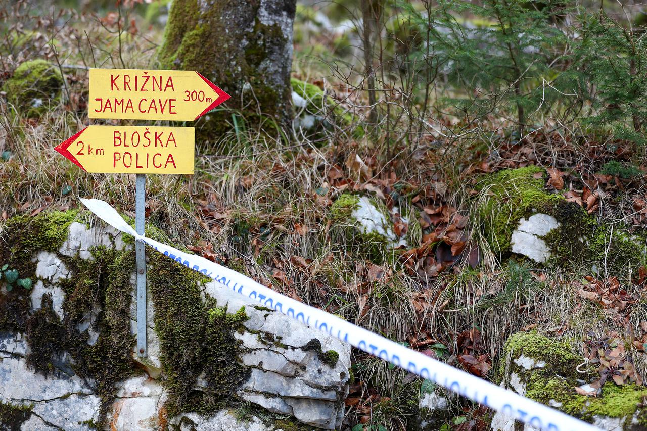 Petero ljudi zarobljeno je u Križnoj jami u Sloveniji