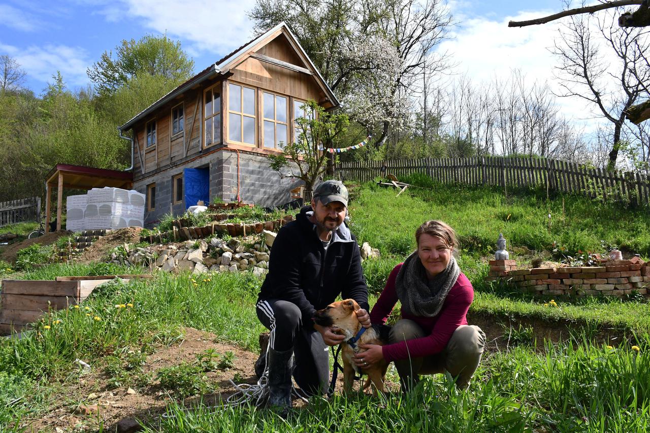 Stara Kapela - Mirjana Petričević i Jean-Louis Annaloro iz Pariza novi su stanovnici tog malog slavonskog sela.