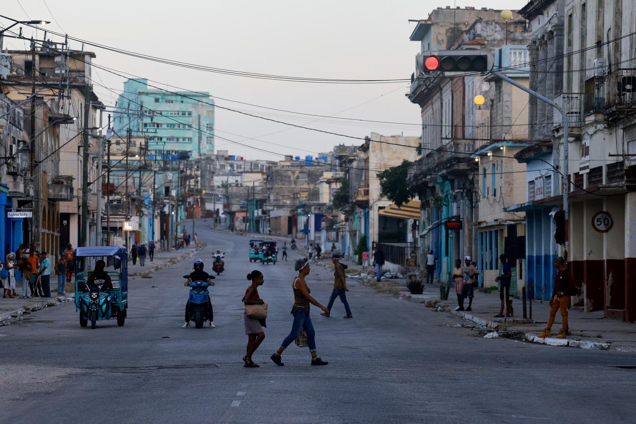 Cuba restores national power grid after blackout, operator UNE says