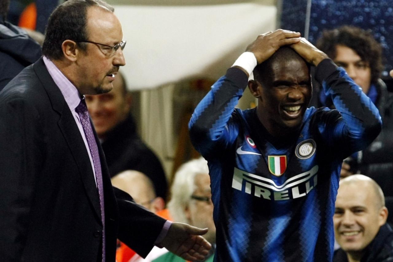 \'Inter Milan\'s Samuel Eto\'o (R) celebrates with his coach Rafael Benitez after scoring against Tottenham Hotspur during their Champions League Group A soccer match at the San Siro stadium in Milan 