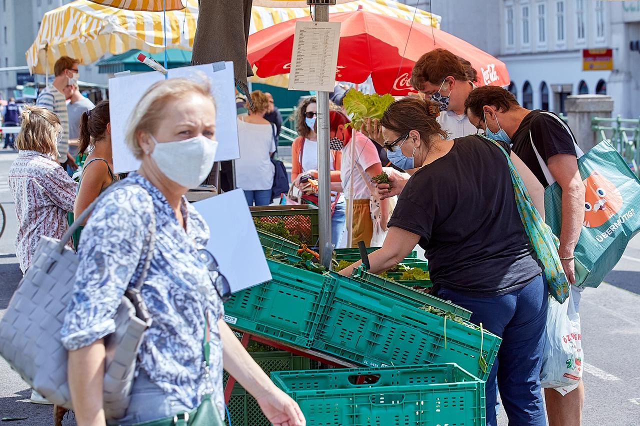 AUSTRIA-VIENNA-COVID-19-SHOPPING