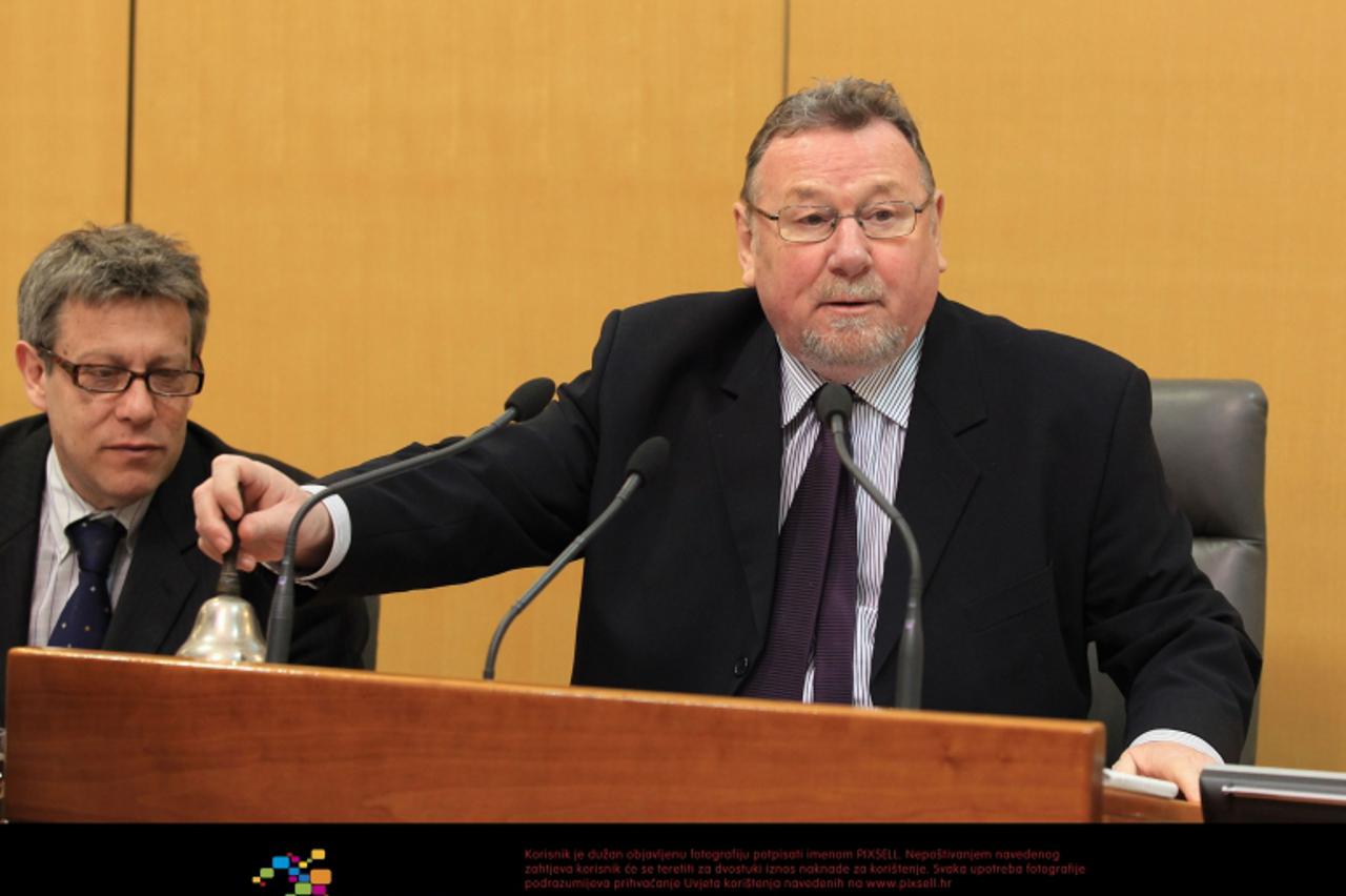 '23.02.2011.Markov trg,Zagreb - Redovita sjednica sabora, Vladimir Seks sa zvonom Photo: Patrik Macek/PIXSELL'
