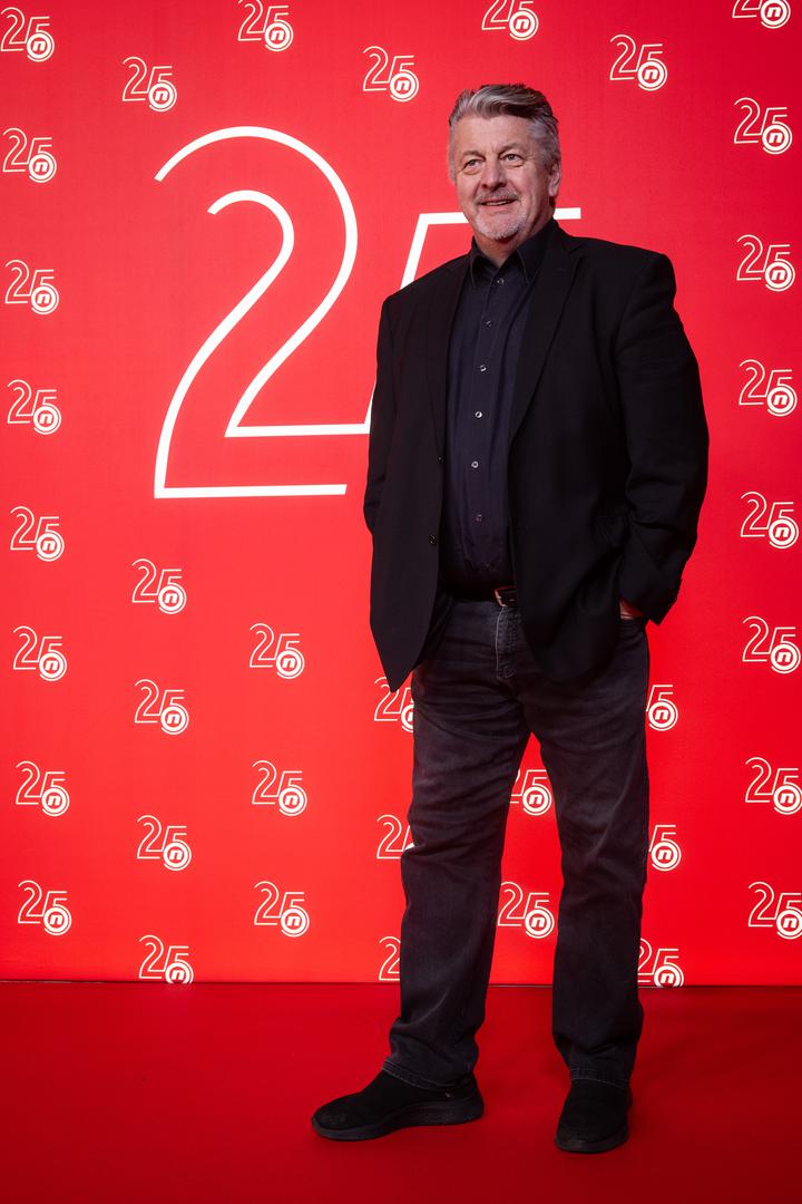 Poznati glumac i komičar Zlatan Zuhrić Zuhra (63) iznenadio je javnost svojim izgledom tijekom nedavnog pojavljivanja.