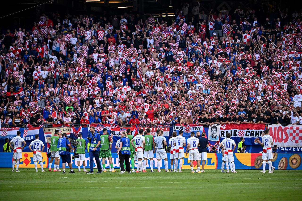 Hamburg: Hrvastki igrači nakon  susreta Hrvatske i Albanije u 2. kolu skupine B na Europskom prvenstvu