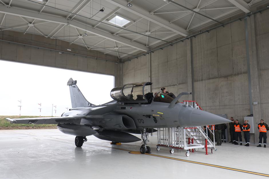 Velika Gorica: Ratni pilot Danijel Borović pregledao je novo 'pojačanje' HRZ-a 