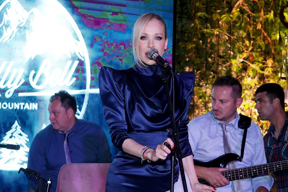 Performance of Jelena Rozga held in restaurant Dolly Bell.Nastup Jelene Rozge u restoranu Dolly Bell.