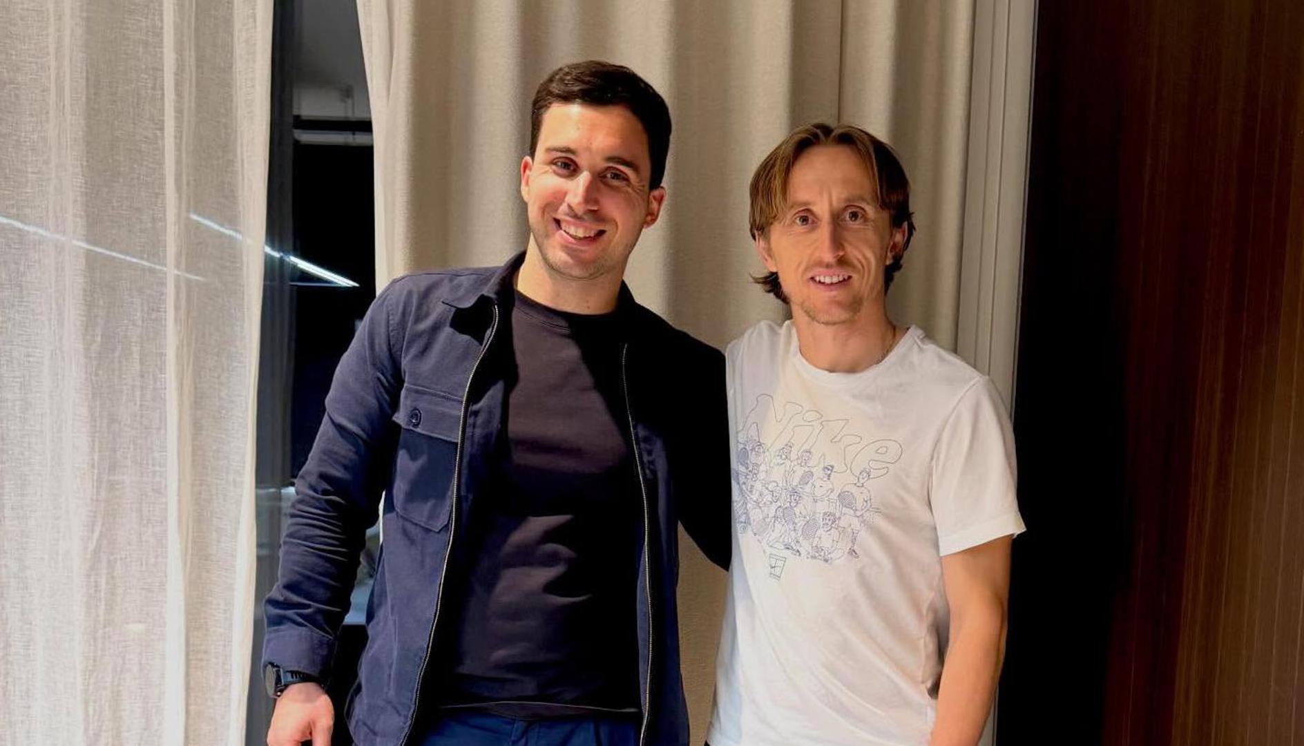 Luka Modrić je Novu godinu dočekao u svom novom penthouseu u Milanu gdje igra nakon što je na ljeto napustio Real Madrid.

