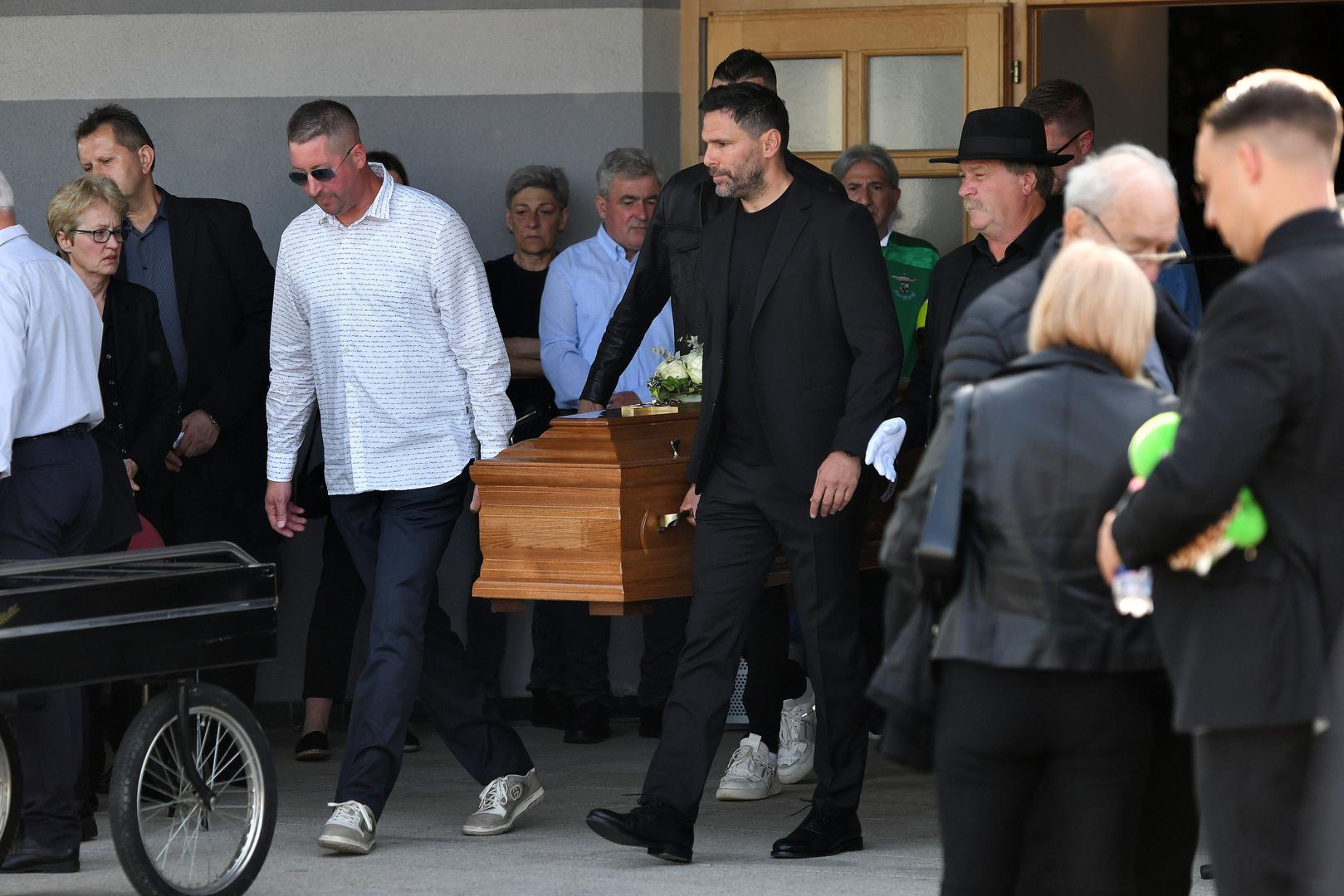 Pokrivač je čak triput preživio ovu tešku bolest. Nakon dvije godine konačno je ozdravio. Premda se nije mogao baviti nogometom na profesionalnoj razini, nastavio je igrati u nižim ligama i donositi sreću mnogim obožavateljima nogometa diljem Hrvatske. Nažalost, prije godinu dana je poginuo.