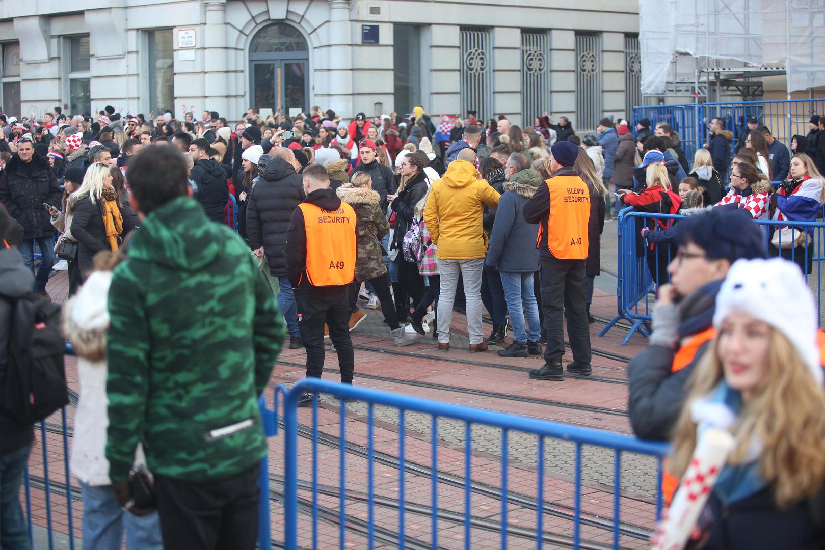 18.12.2022., Zagreb - Okupljanje vatrenih navijaca prije svecanog doceka hrvatskih reprezentativaca. Photo: Lovro Domitrovic/PIXSELL