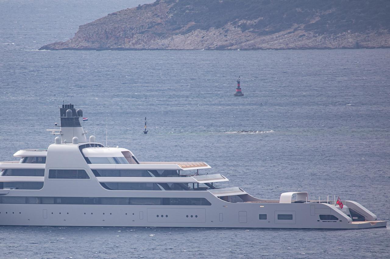 Dubrovnik: Jahta "My Solaris" nova je jahta Romana Abramovića i prvi put je u hrvatskim vodama