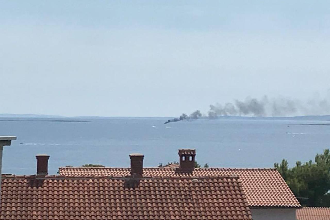 Požar broda kod Krka