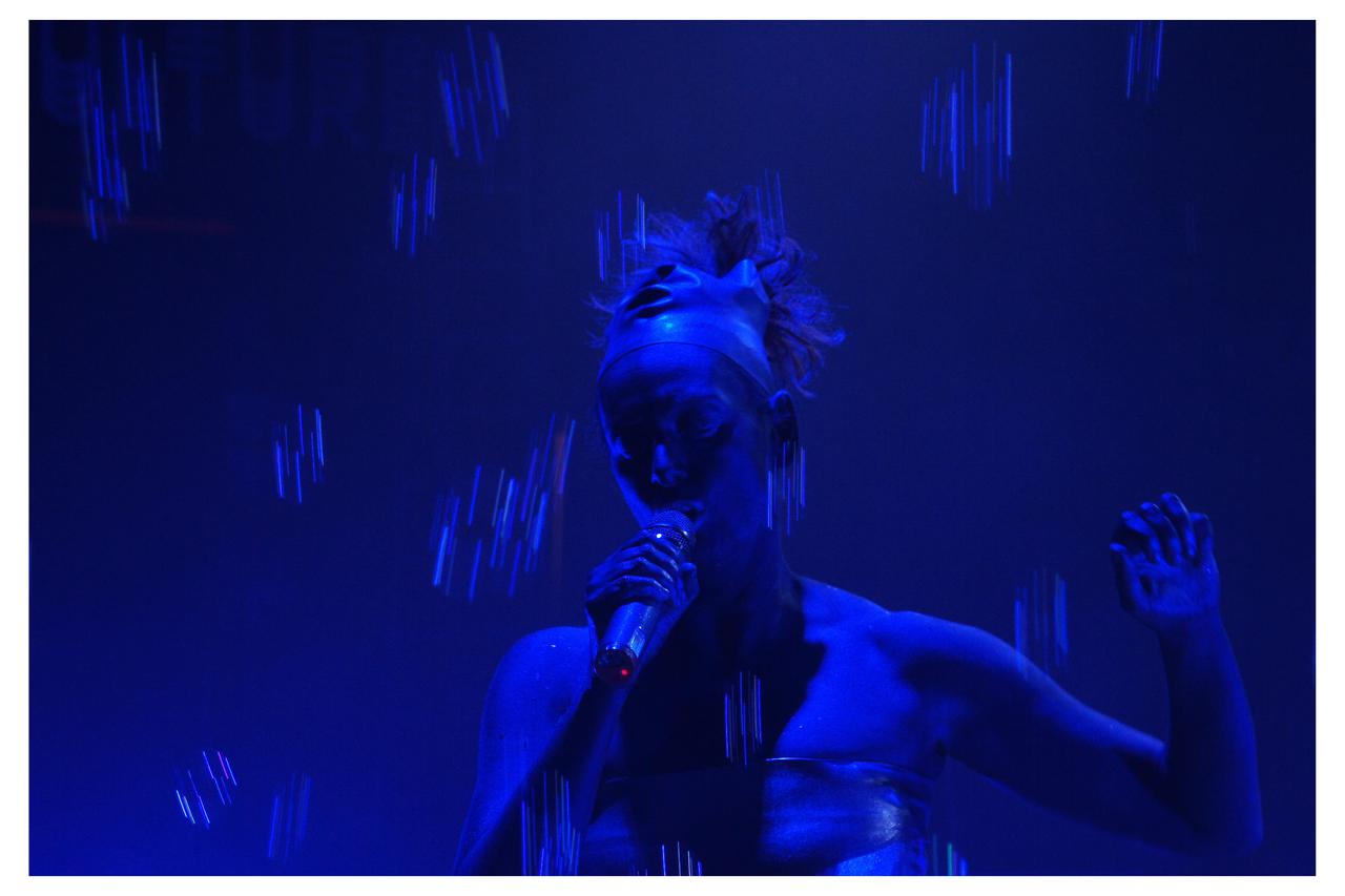 Nina  Violić u sceni predstave 